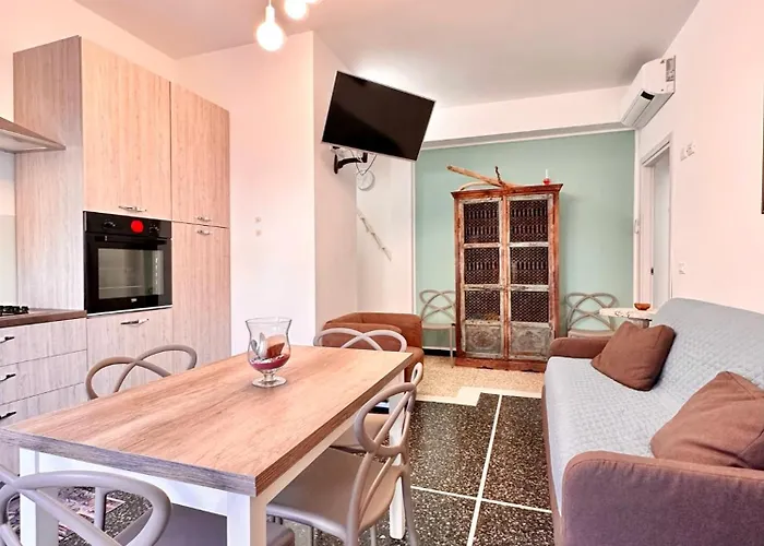 Hostdomus - Casa Tiffany Appartement Finale Ligure